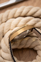 Profilo della cassa in bronzo dell’orologio Vertigo Tritone con finitura spazzolata