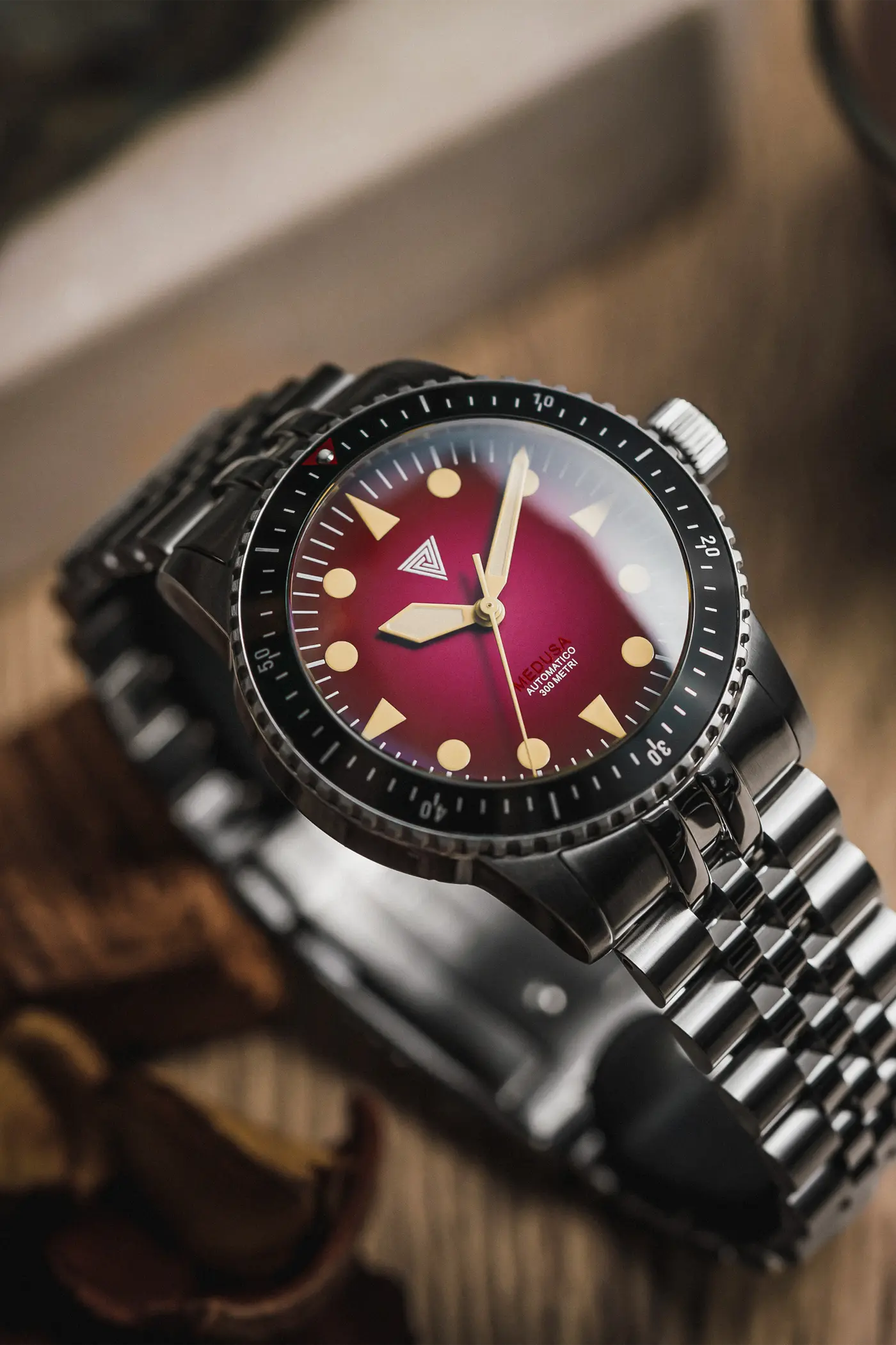 Vertigo Medusa Red