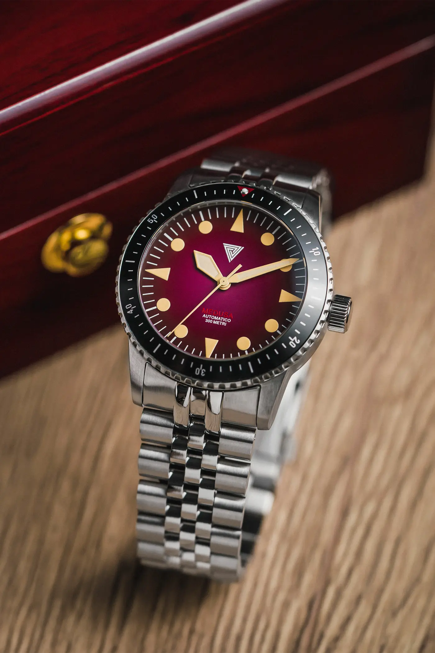 Vertigo Medusa Red