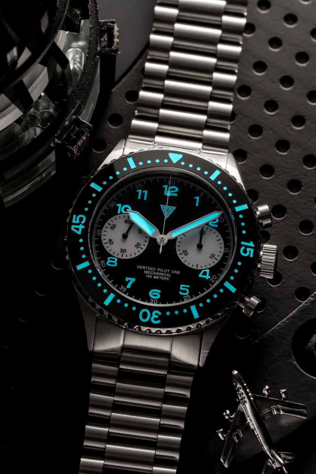 Orologio cronografo Vertigo Pilot One V2 reverse panda con quadrante luminoso al buio, stile pilot automatico con bracciale acciaio