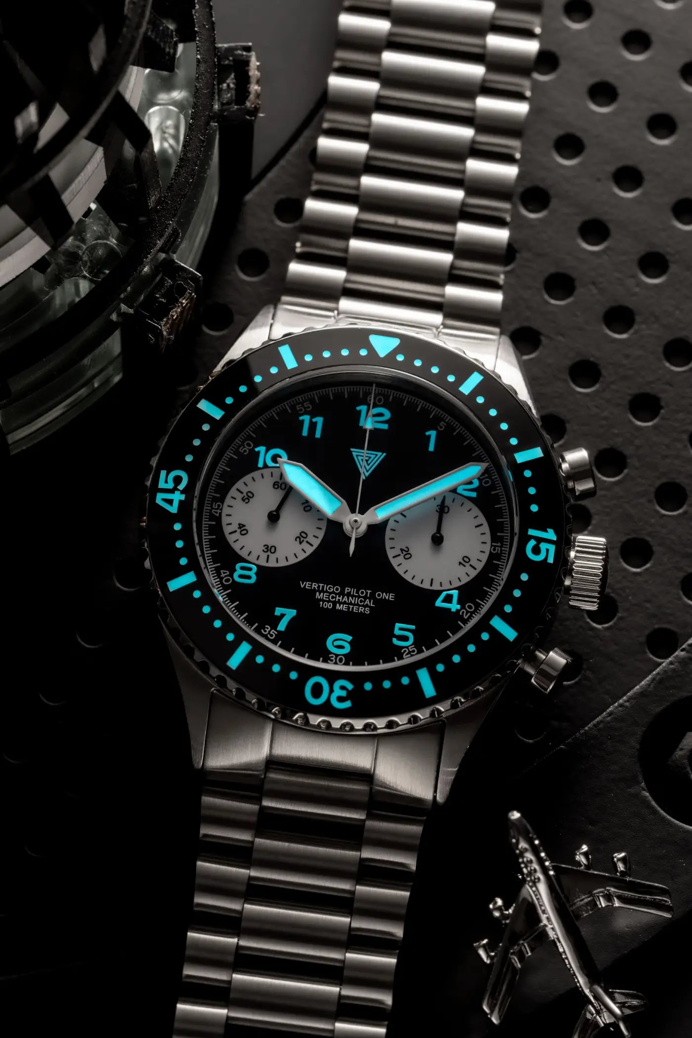 Orologio cronografo Vertigo Pilot One V2 reverse panda con quadrante luminoso al buio, stile pilot automatico con bracciale acciaio